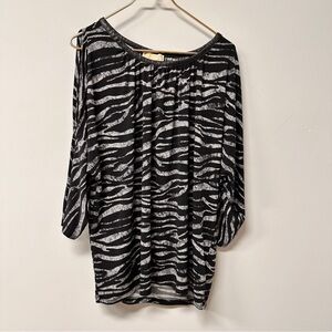 Michael Kors animal print faux leather trim around neck. Split in sleeves Sz 2x